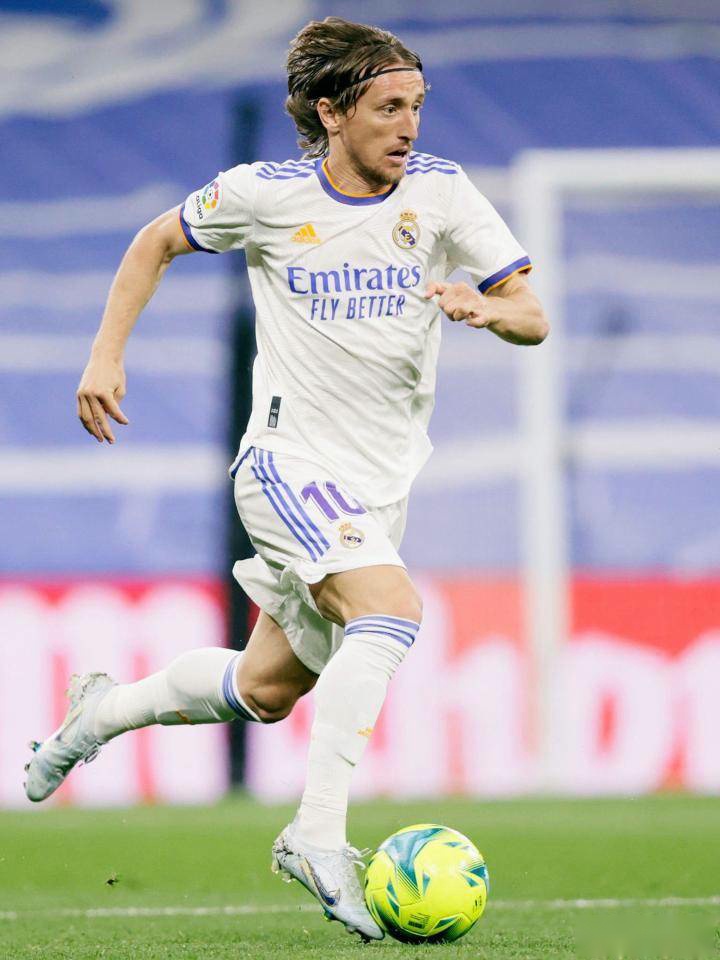 对阵灰熊队的比赛中，‌湖人首次系统性地‌运用了东契奇与詹姆斯的挡拆配合。因两人均为顶级持球者和得分者而且具备明显的威胁能力能够给对方带来压迫感