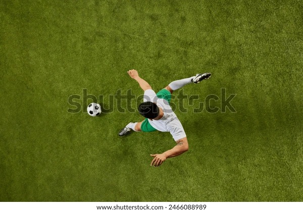 庆祝波兰独立日，莱万将纽约帝国大厦点亮为白红色